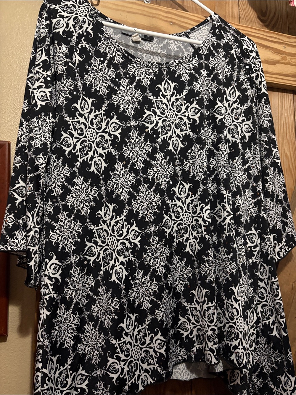 Black & White Printed Women's Tunic Top